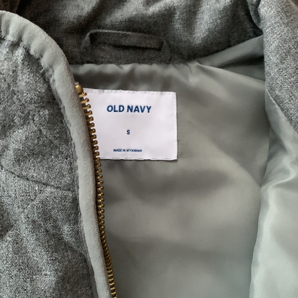 ❄️Old Navy gray quilted vest. Size S. NWT. - Picture 5 of 9